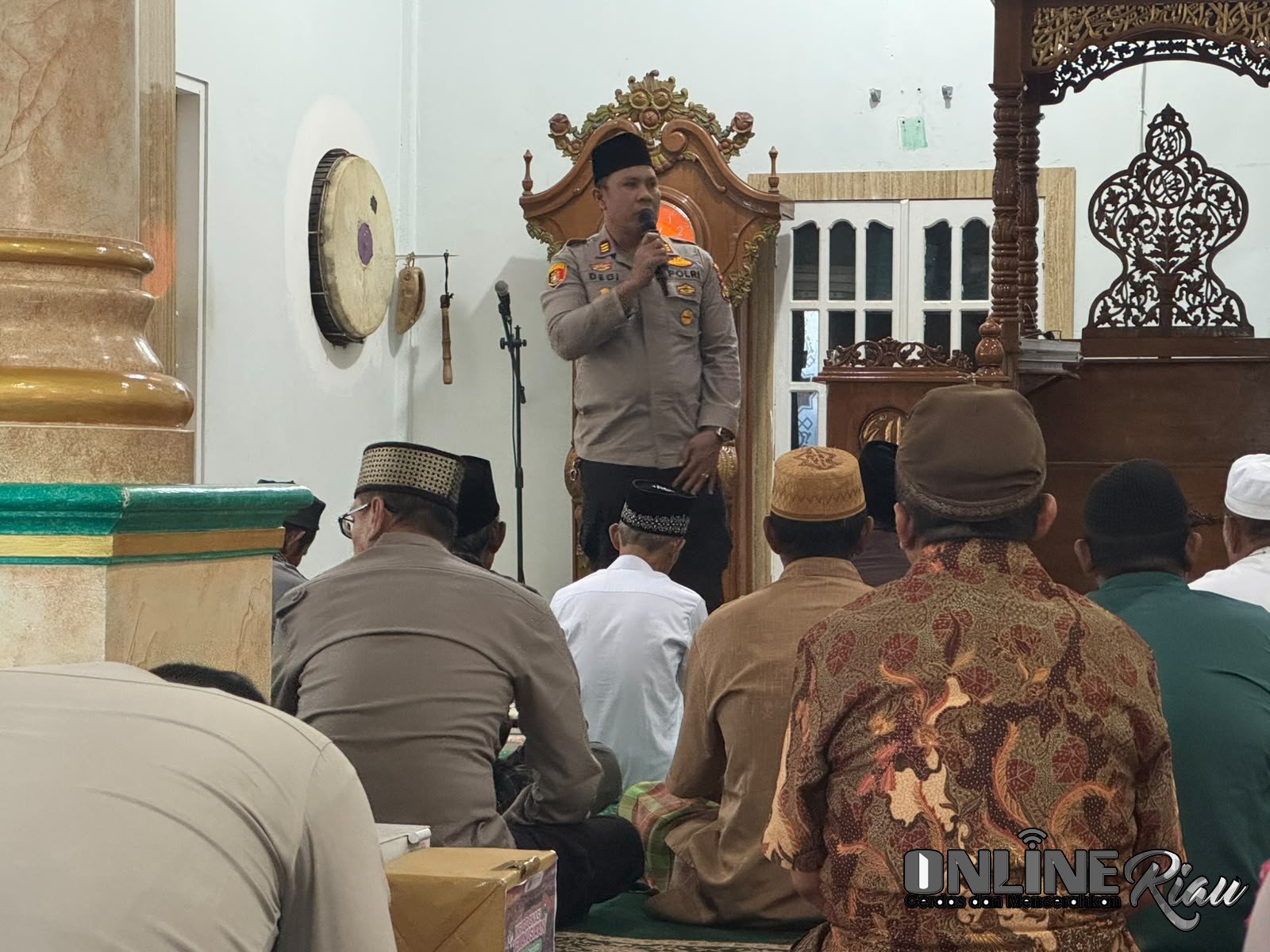 Kapolsek Dumai Barat Ajak Jamaah Masjid Nurul Islam Jaga Kerukunan dan Kamtibmas